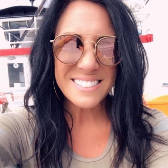 Meet your Posher, Ashley - Picture 2 of 3